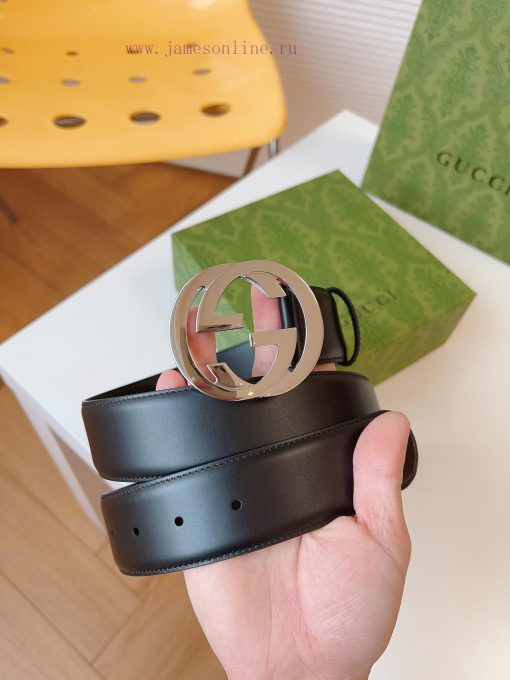 GUCCI's new round interlocking double G buckle continues to showcase classic details in acce gcake2q3