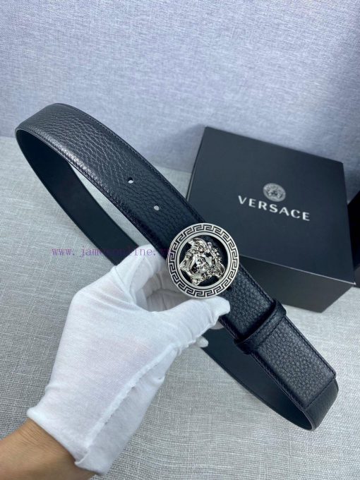The 3D hollowed out Medusa on the buckle of the Versace head logo waistband with a width of px2wdzg2 - Image 2