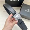 Width 4.0cm Versace. The buckle of this Versace belt is adorned with the iconic matte buckle y6x8temz