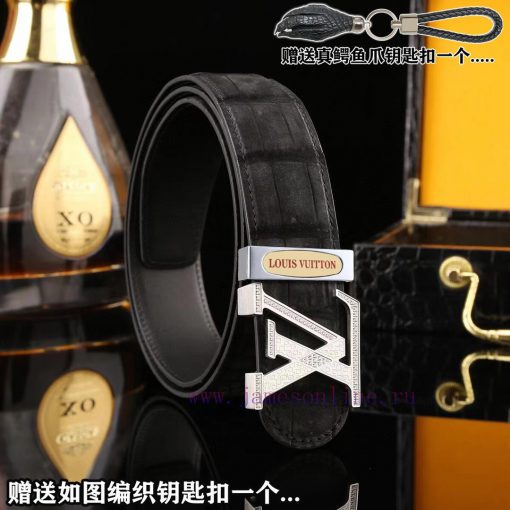 Give a genuine crocodile claw keychain as a giftComes with a complete set of purchasing gift tu658m8g