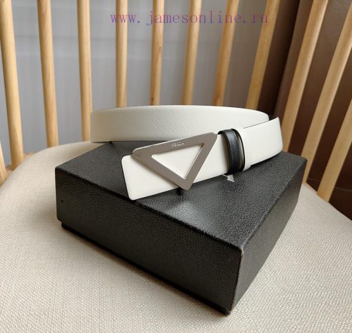 PRADA's buckle style waist belt comes from a multifunctional combination accessory series th ypmxw244