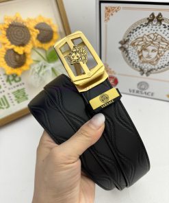 Versace automatic beltMaterial: Leather Belt with 100% Head Layer. The leather belt is guara m3wxwvxe