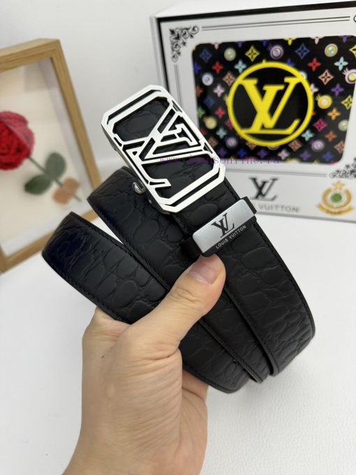 LV... Louis Vuitton automatic beltMaterial: Leather Belt with 100% Head Layer. The leather b si4ac0v1