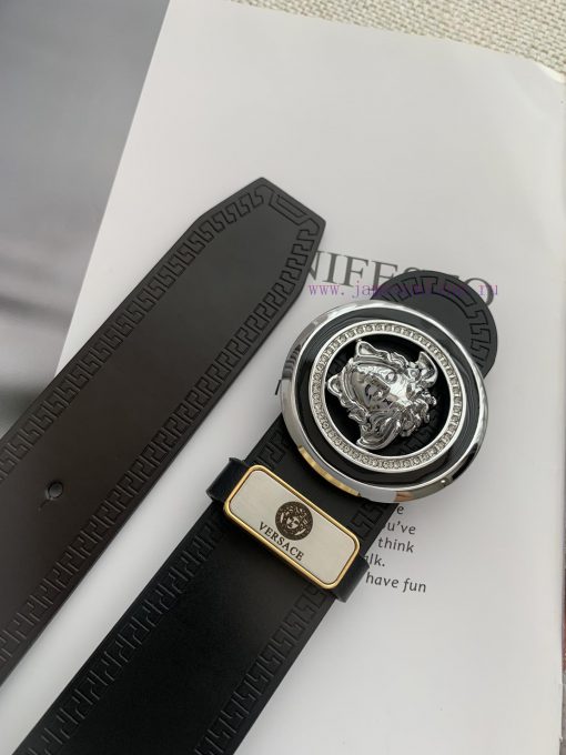 Versace. Versace ️Hanging buckle, classic human head pure copper hanging buckle, photographe izabl2ek - Image 9