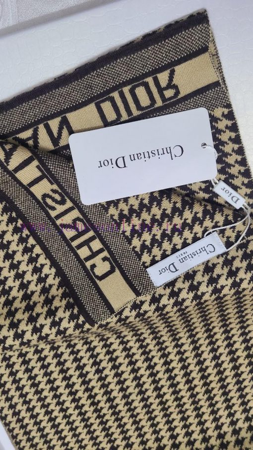 Dior, high-end cashmere knitted scarves can be formal or casual, very classic for both men a0t18m9cf - Image 10