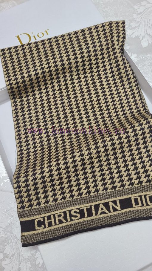 Dior, high-end cashmere knitted scarves can be formal or casual, very classic for both men a0t18m9cf - Image 16