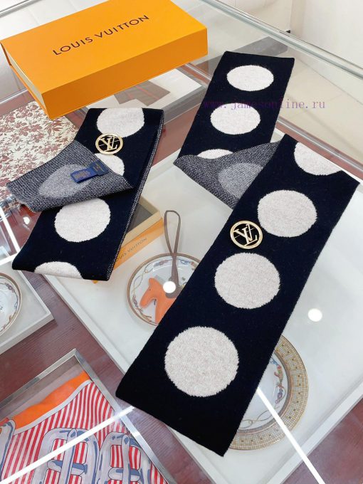 I couldn't put it down as soon as I received the annual LV must-have with the LV scarf bucklmah0752o - Image 4