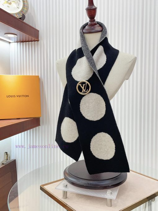 I couldn't put it down as soon as I received the annual LV must-have with the LV scarf bucklmah0752o - Image 9