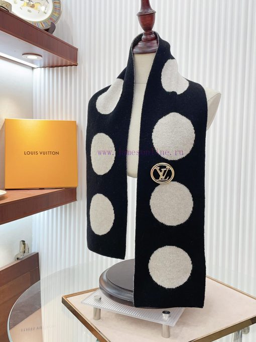 I couldn't put it down as soon as I received the annual LV must-have with the LV scarf bucklmah0752o - Image 10