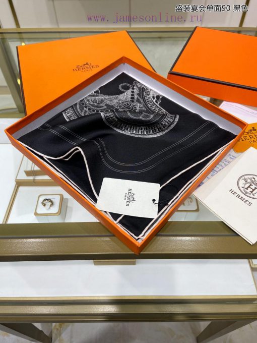 I bought a single-sided 90 silk square scarf and it looks great. I recommend it for formal br4utbcvq - Image 6