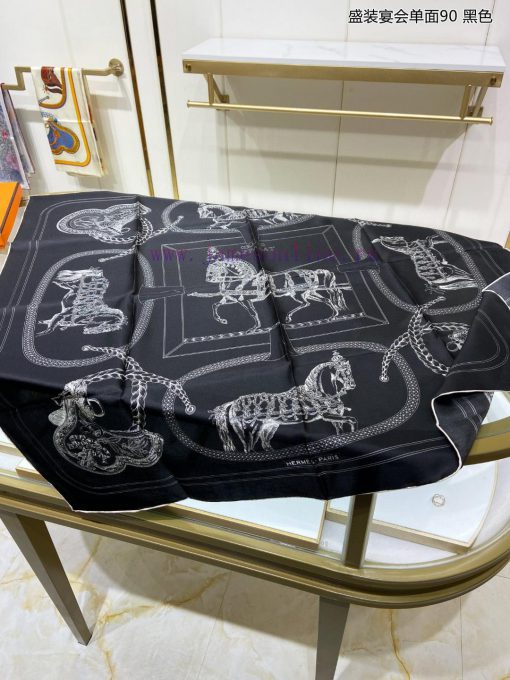 I bought a single-sided 90 silk square scarf and it looks great. I recommend it for formal br4utbcvq - Image 23