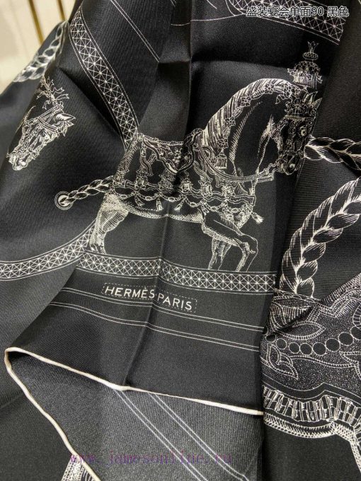 I bought a single-sided 90 silk square scarf and it looks great. I recommend it for formal br4utbcvq - Image 25