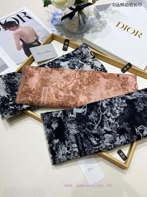 When it comes to the new Dior cashmere scarf D jungle animal scarf, it is recommended to gra0ndh0ap3 - Image 3