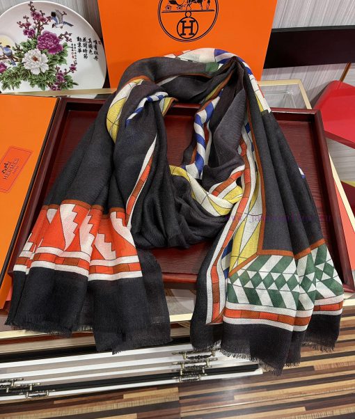 On the new 2024 Aima Shi, the real cashmere long scarf is truly beautiful. The shawl is matcwb0wgyb8 - Image 13