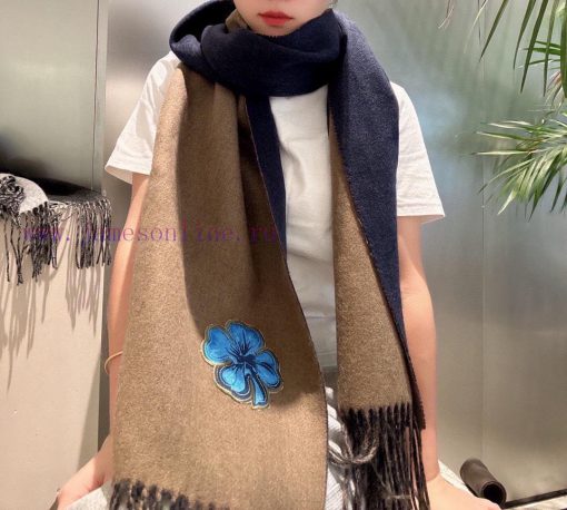 Hermes cashmere scarf 🧣 The new scarf features delicate double-sided jacquard weaving and me2ilbg0aq - Image 9