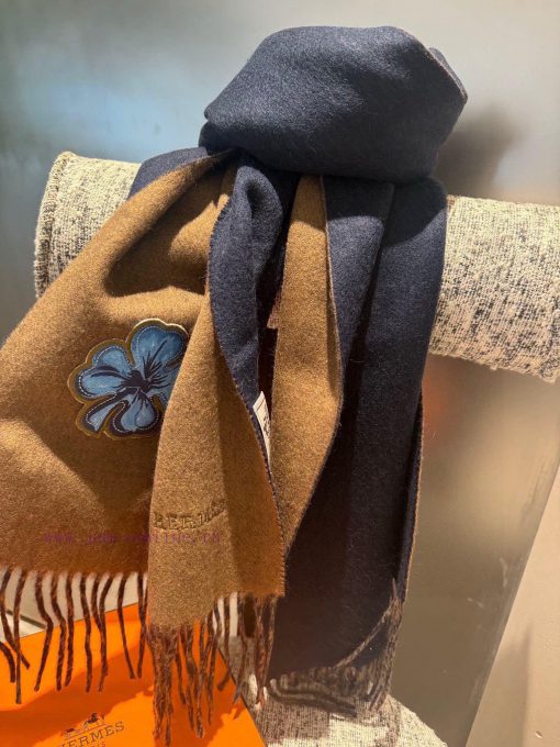 Hermes cashmere scarf 🧣 The new scarf features delicate double-sided jacquard weaving and me2ilbg0aq - Image 14