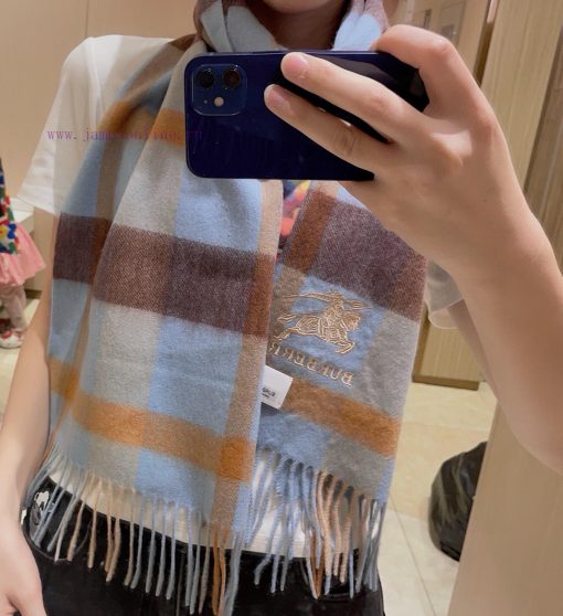 Burberry's high-quality imported cashmere scarf has exploded and is now available for sale oaz6cnj7o - Image 2