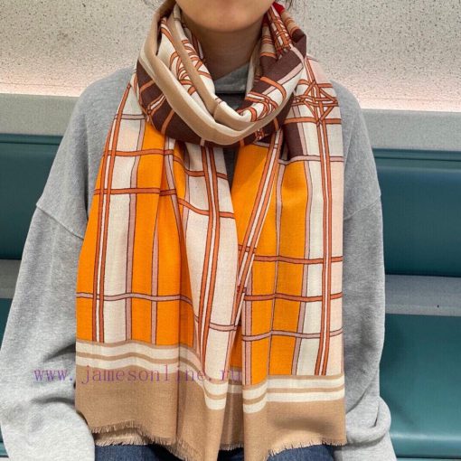 Herm è s, a scarf that glows and shines brightly. It goes without saying that this new modele035xewt - Image 11