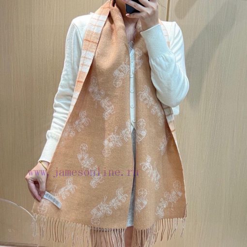 The COACH classic Coach scarf is also so beautiful, not only in terms of appearance but also37xhm8ef - Image 12