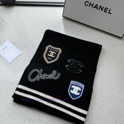 Chanel's new autumn/winter collection features a college style emblem embroidered with a 24bc9atx0vm - Image 7