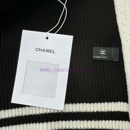 Chanel's new autumn/winter collection features a college style emblem embroidered with a 24bc9atx0vm - Image 9