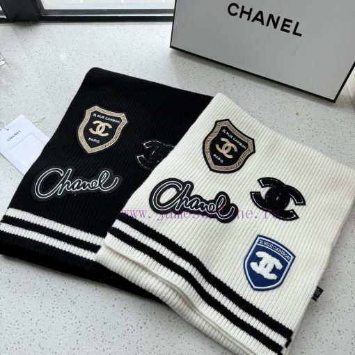 Chanel's new autumn/winter collection features a college style emblem embroidered with a 24bc9atx0vm - Image 15