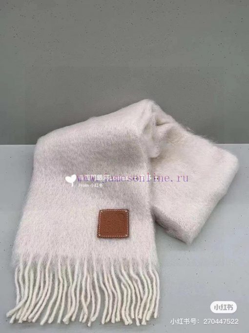 Loewe's super beautiful new mohair scarf is highly recommended to buy with good texture. Loexk5c1i3m - Image 11