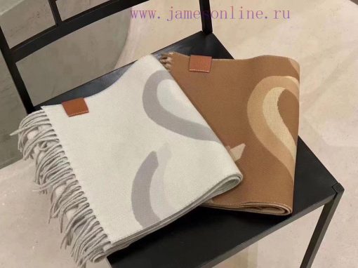 Loewe's new models are hot on the market this yearLOEWE Luo YiweiDouble sided wool scarf witkkw3rpb8 - Image 17