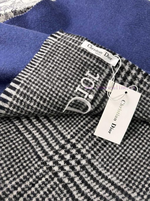 D's double-sided cashmere blend shawl is really a great item. It's warm and thick, and the eivbkxtiu - Image 16