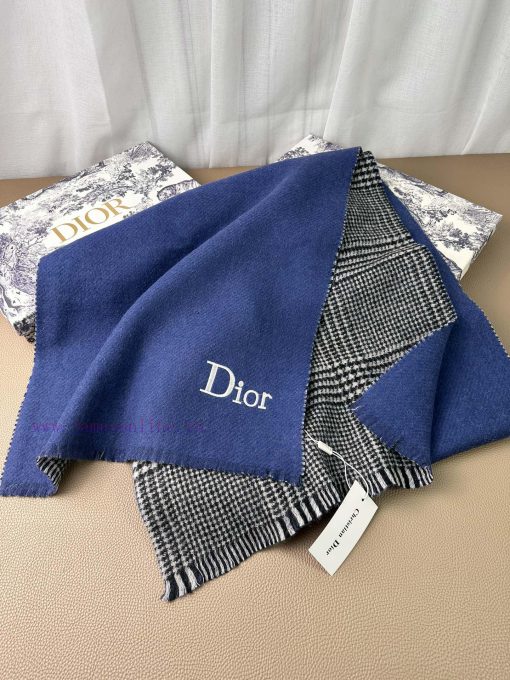 D's double-sided cashmere blend shawl is really a great item. It's warm and thick, and the eivbkxtiu - Image 17