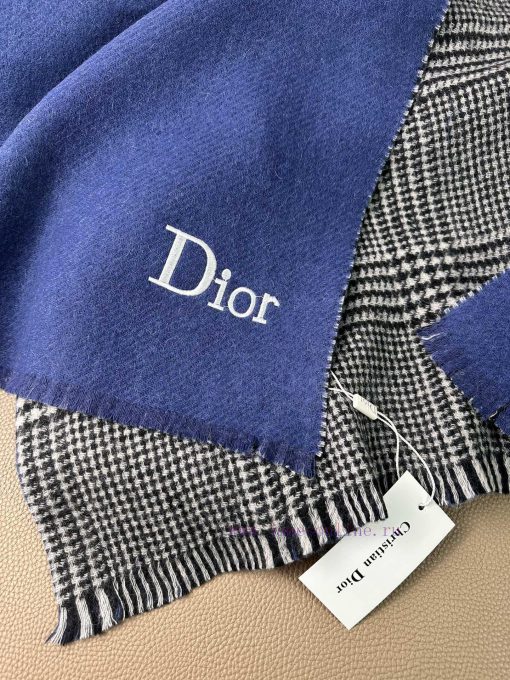D's double-sided cashmere blend shawl is really a great item. It's warm and thick, and the eivbkxtiu - Image 18