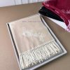 The classic C logo two-color shawl of Coach by Coach is also so beautiful, not only in terms60itdyk6