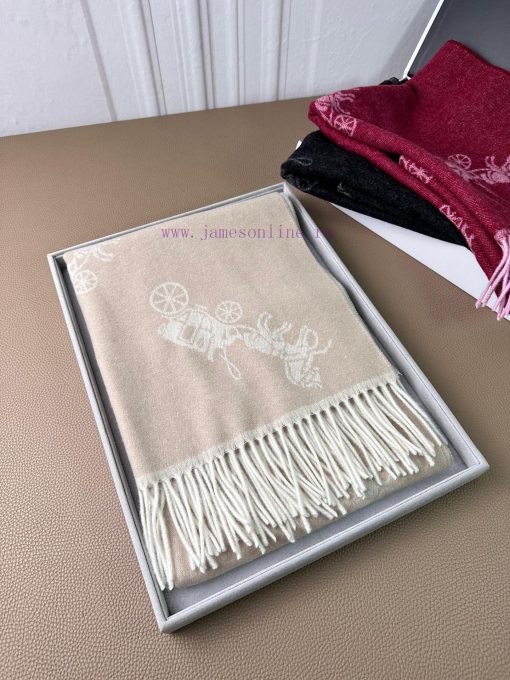 The classic C logo two-color shawl of Coach by Coach is also so beautiful, not only in terms60itdyk6 - Image 2