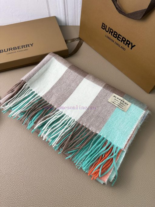 Burberry's timeless million year model, Burberry's classic oversized shawl with excellent qurv385vjk - Image 3