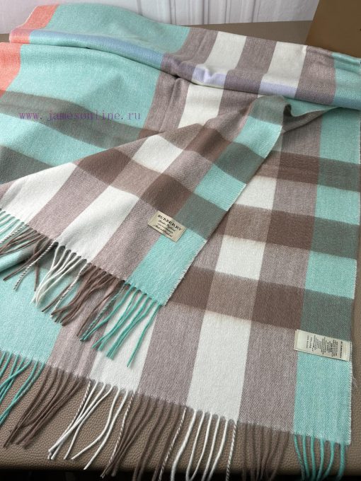 Burberry's timeless million year model, Burberry's classic oversized shawl with excellent qurv385vjk - Image 16