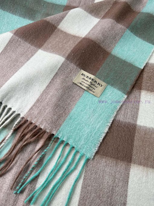 Burberry's timeless million year model, Burberry's classic oversized shawl with excellent qurv385vjk - Image 17