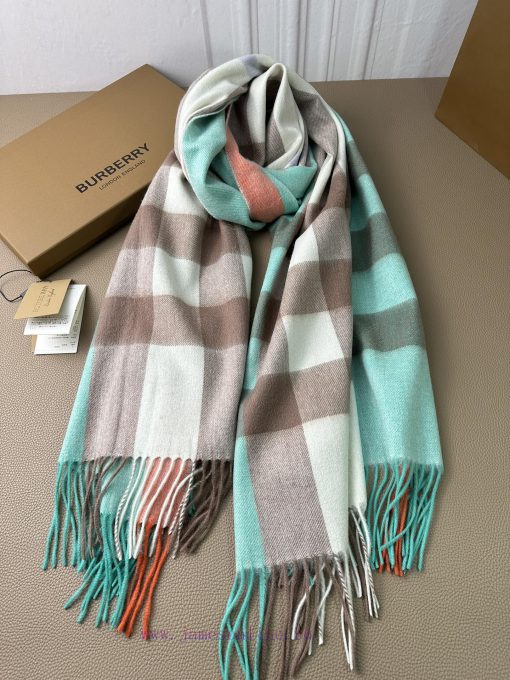 Burberry's timeless million year model, Burberry's classic oversized shawl with excellent qurv385vjk - Image 18