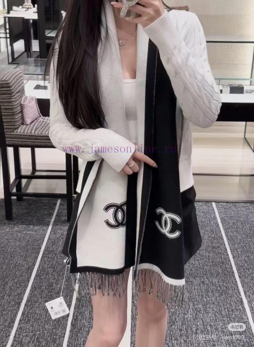 C's black and white double-sided cashmere scarf is made with top-notch double-layer color we3dsyw6ez - Image 2