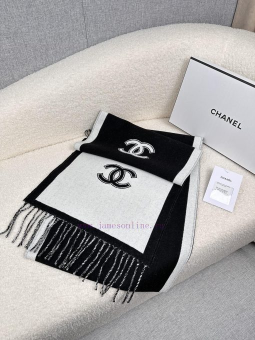 C's black and white double-sided cashmere scarf is made with top-notch double-layer color we3dsyw6ez - Image 6