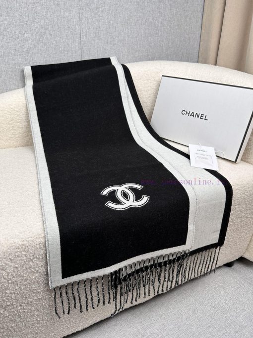 C's black and white double-sided cashmere scarf is made with top-notch double-layer color we3dsyw6ez - Image 7