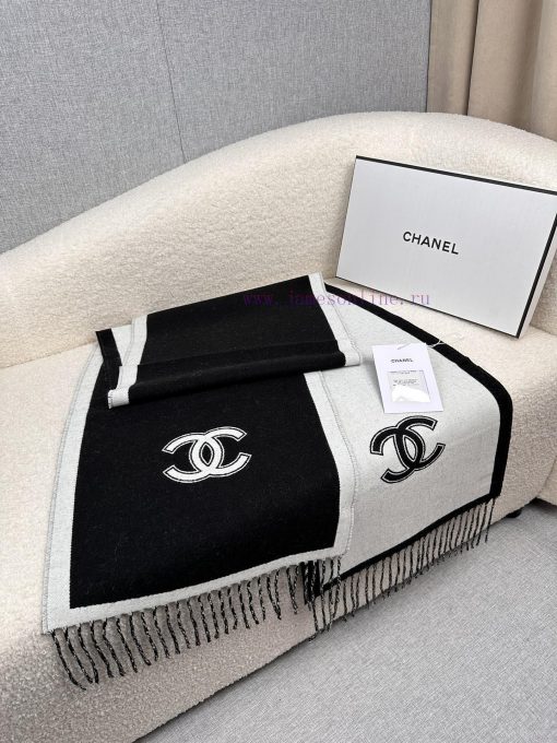 C's black and white double-sided cashmere scarf is made with top-notch double-layer color we3dsyw6ez - Image 8