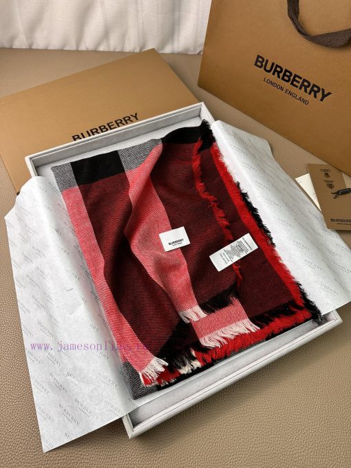 Burberry~The fabric has clear patterns and is made of excellent Nepalese cashmere material. qi9rfb6r - Image 2
