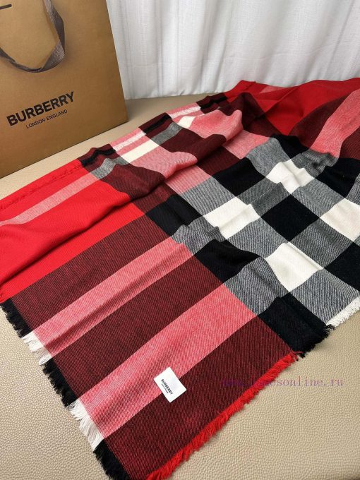 Burberry~The fabric has clear patterns and is made of excellent Nepalese cashmere material. qi9rfb6r - Image 3