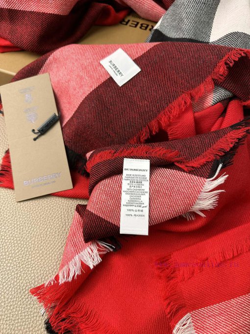 Burberry~The fabric has clear patterns and is made of excellent Nepalese cashmere material. qi9rfb6r - Image 18