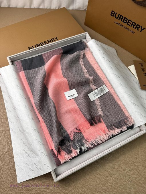 Burberry~The fabric has clear patterns and is made of excellent Nepalese cashmere material. iryf2a2i - Image 11
