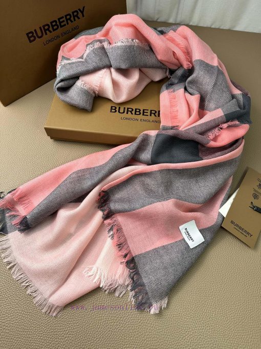 Burberry~The fabric has clear patterns and is made of excellent Nepalese cashmere material. iryf2a2i - Image 17