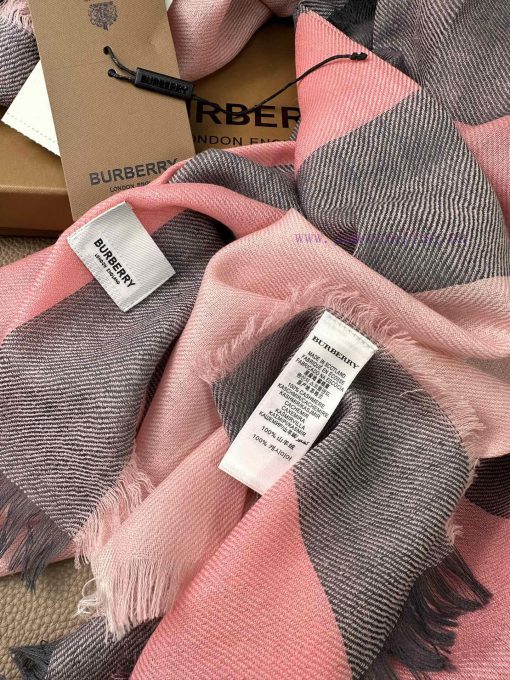 Burberry~The fabric has clear patterns and is made of excellent Nepalese cashmere material. iryf2a2i - Image 18