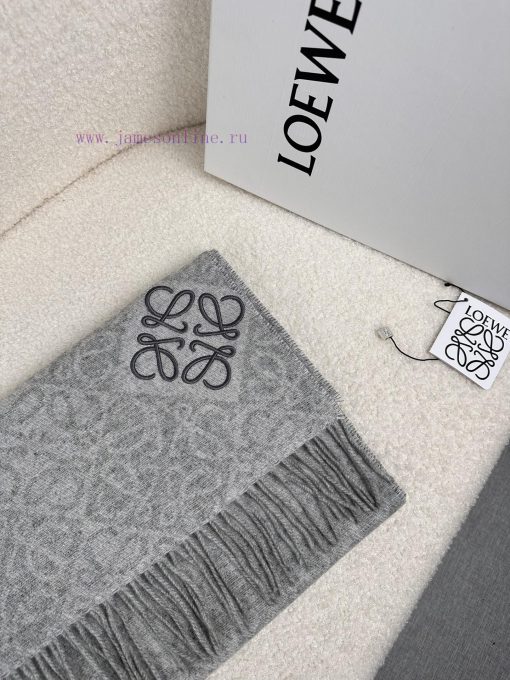 Loewe Chessboard Embroidered 2024 Loewe Logo Scarf is out in new style. Loewe's new logo scau5tlr1re - Image 3