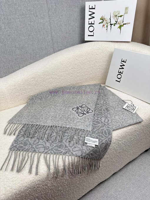 Loewe Chessboard Embroidered 2024 Loewe Logo Scarf is out in new style. Loewe's new logo scau5tlr1re - Image 5