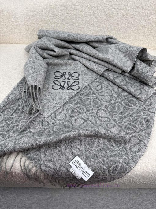 Loewe Chessboard Embroidered 2024 Loewe Logo Scarf is out in new style. Loewe's new logo scau5tlr1re - Image 6